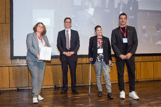 Preisverleihung 2021 (v.l.n.r.): Constanze Birkner (Netzwerk Organspende), Prof. Strassburg, Claudia Krogul, Alfonso Palencia