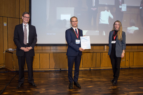 Preisverleihung 2021 von links: Prof. Strassburg, PD Dr. Aßfalg, Katarina Hrastovic (Biotest)
